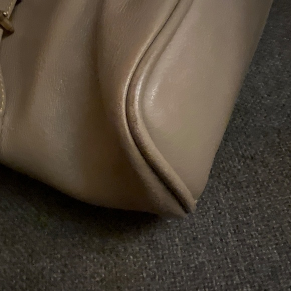 Dooney and Bourke Taupe toggle front florentine leather bag - Picture 4 of 9